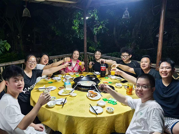 登山團建丨攜手共進 勇攀高峰